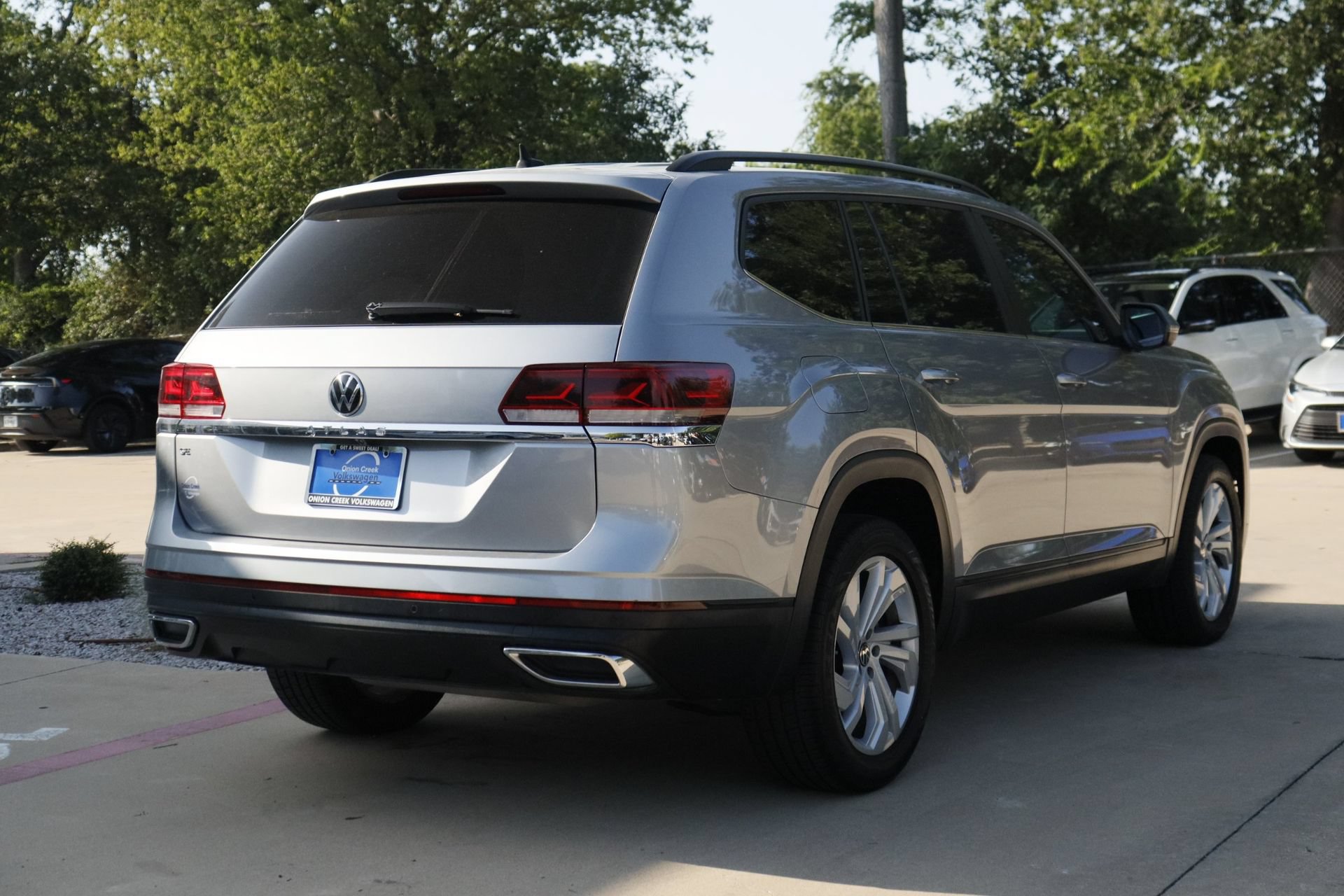 Used 2021 Volkswagen Atlas SE w/ Panoramic Sunroof Package FWD image 5