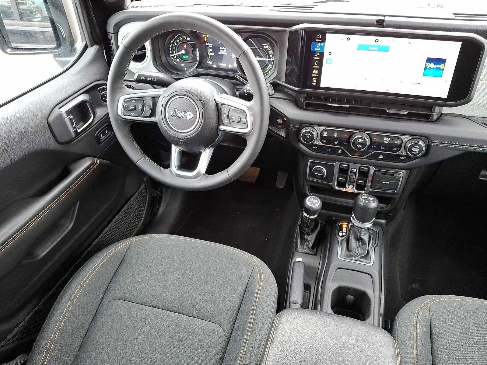 Used 2025 Jeep Wrangler Sahara image 10