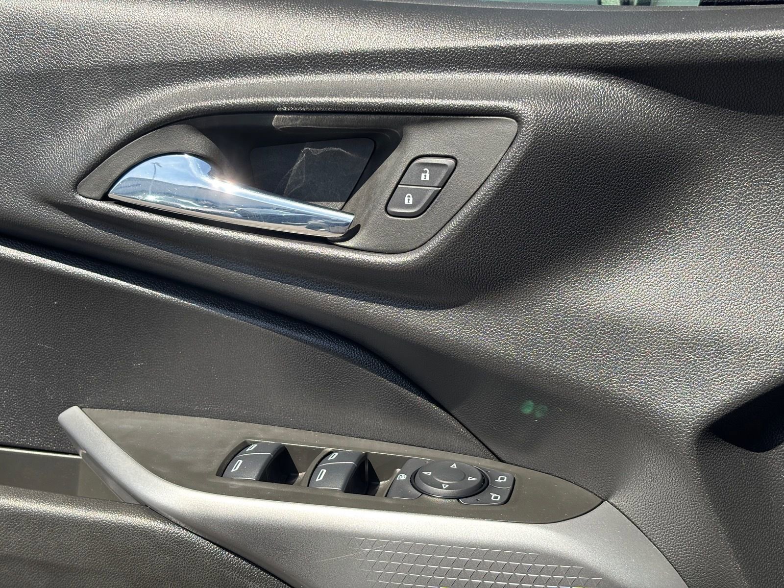 Used 2024 Chevrolet Trax LS w/ LS Convenience Package image 33