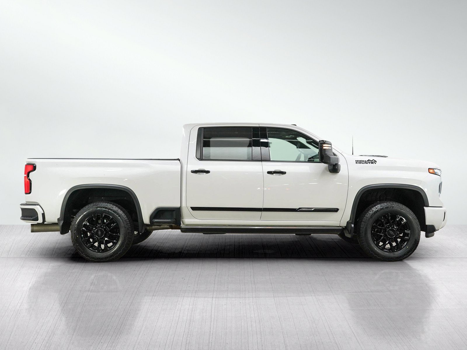 Used 2025 Chevrolet Silverado 2500 High Country w/ High Country Premium Package AWD/4WD image 6