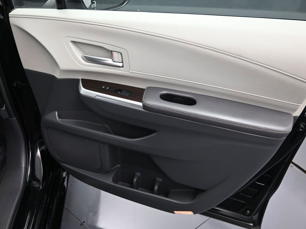 Used 2024 Toyota Sienna XLE image 38