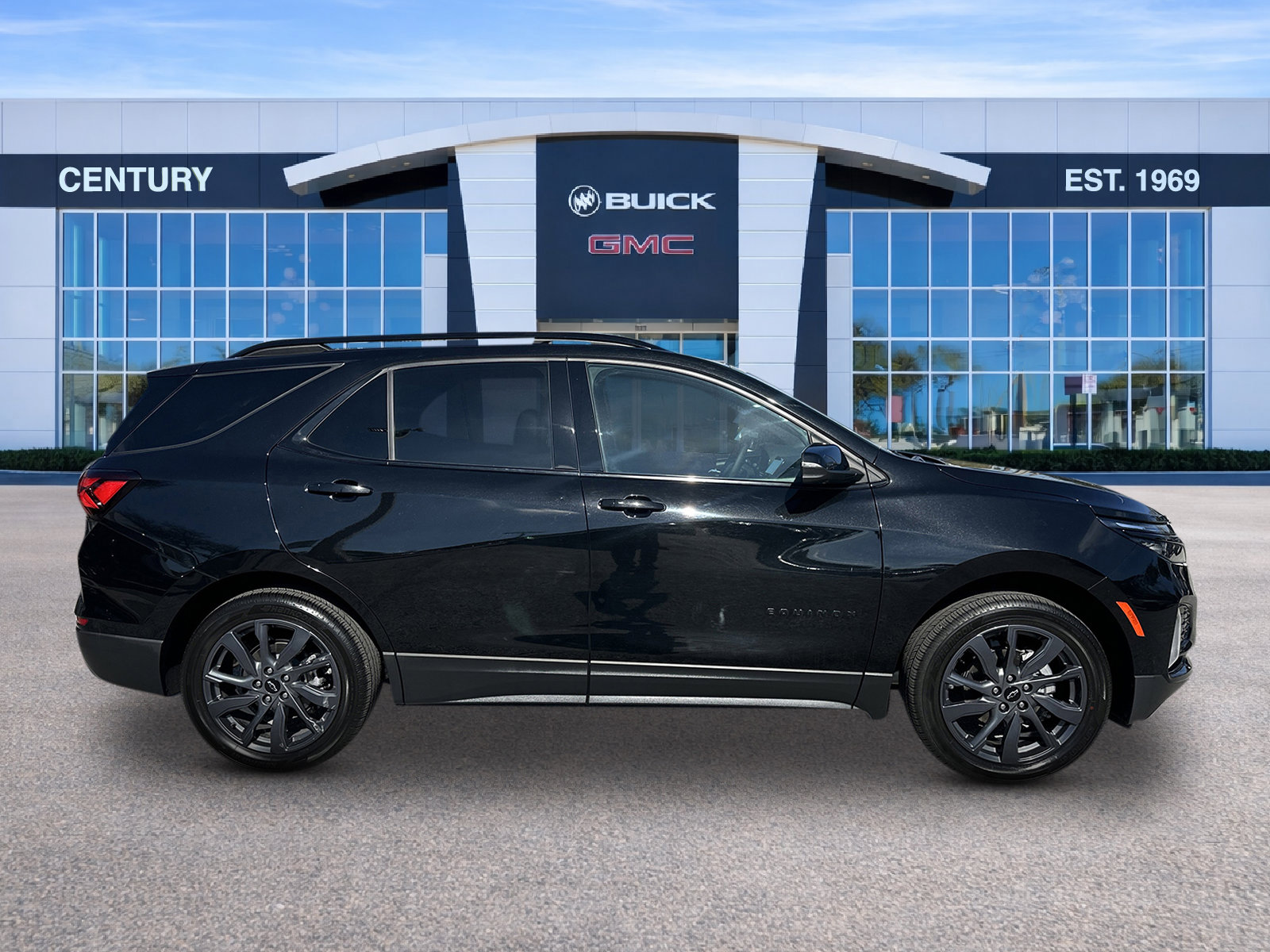 Used 2024 Chevrolet Equinox RS w/ RS Leather Package image 3