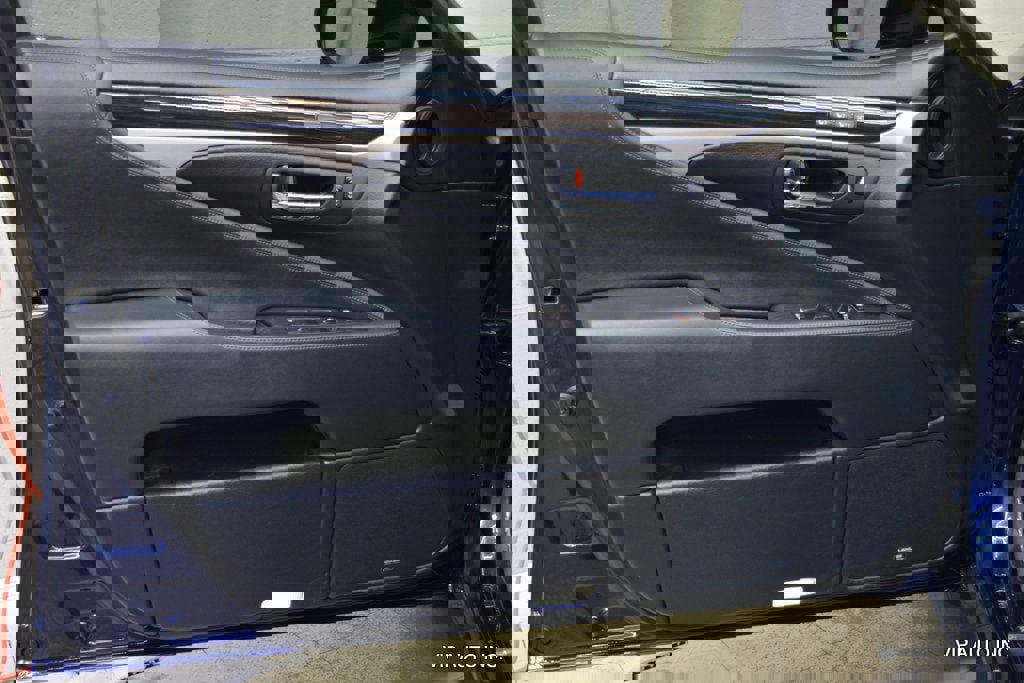 Used 2013 Lexus LS 460 w/ Comfort Pkg RWD image 7