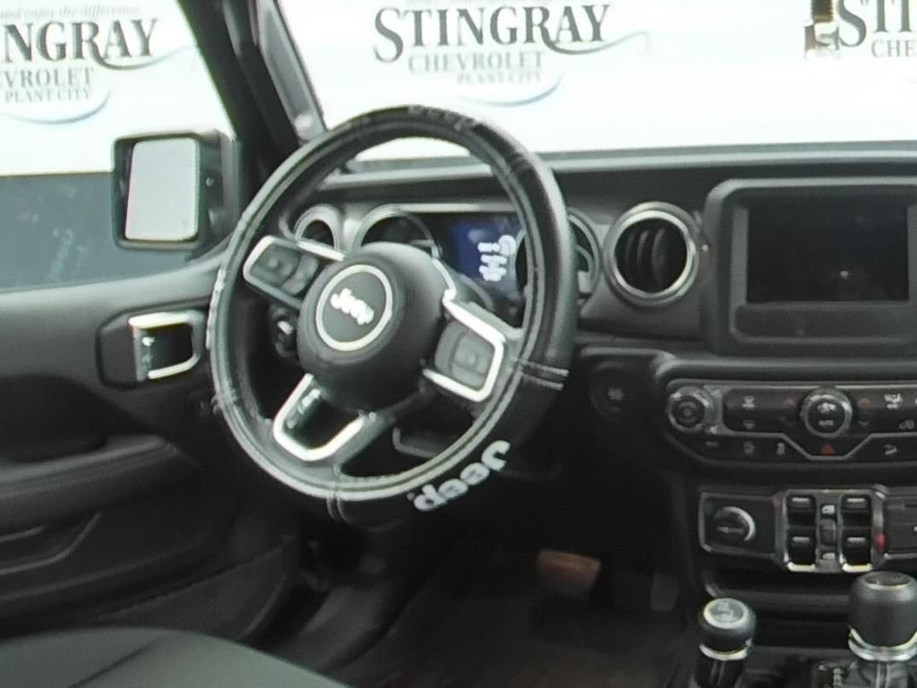Used 2021 Jeep Wrangler Unlimited Sahara AWD/4WD image 16