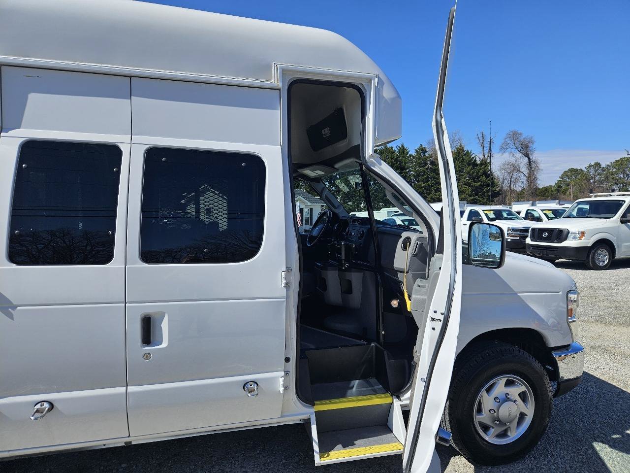 Used 2014 Ford E-350 and Econoline 350 Extended Super Duty w/ Power Group RWD image 25