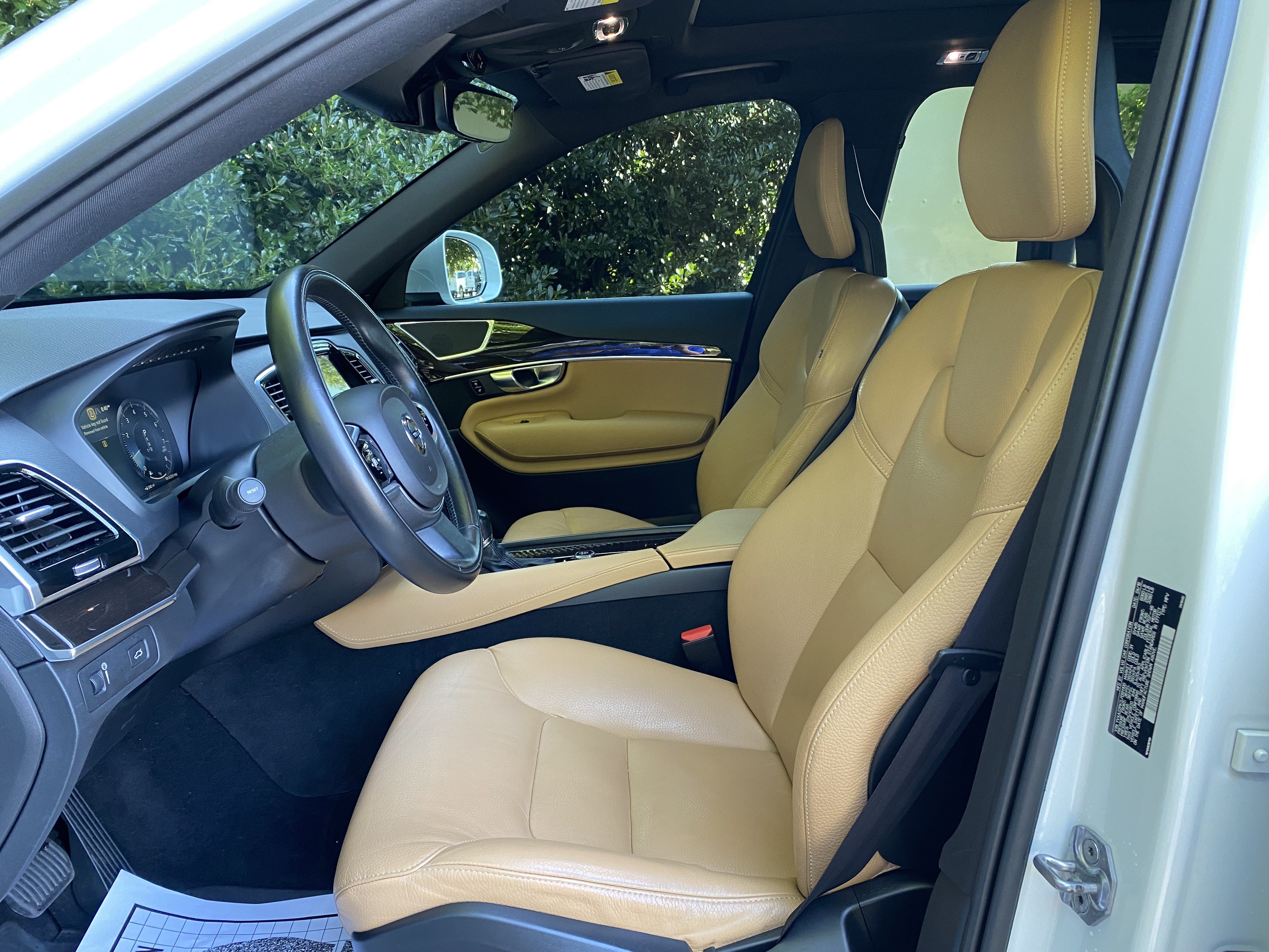 Used 2018 Volvo XC90 T6 Momentum w/ Convenience Package AWD/4WD image 34