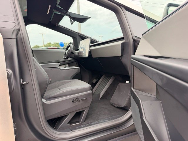 Used 2026 Tesla Cybertruck AWD Crew Cab image 9