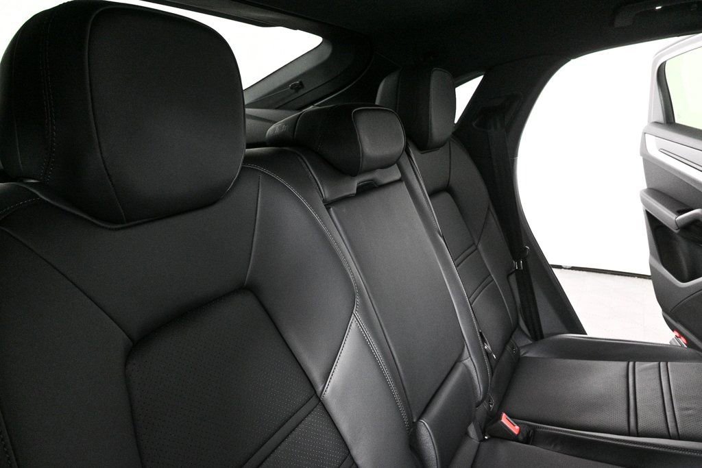 Certified 2026 Porsche Cayenne Coupe AWD/4WD image 23