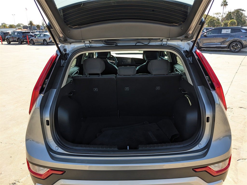 Certified 2025 Kia Niro LX image 14