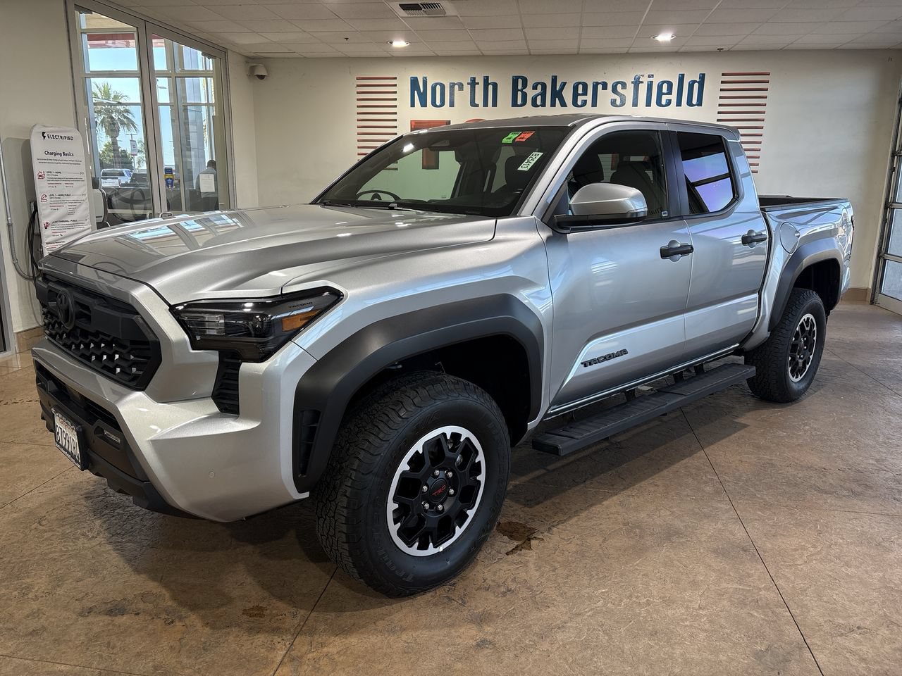 Used 2024 Toyota Tacoma TRD Off-Road w/ TRD Off Road Upgrade Package AWD/4WD image 1