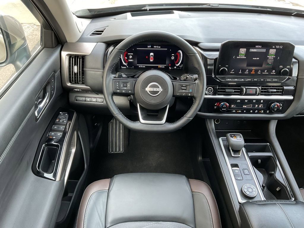 Used 2024 Nissan Pathfinder Platinum AWD/4WD image 16