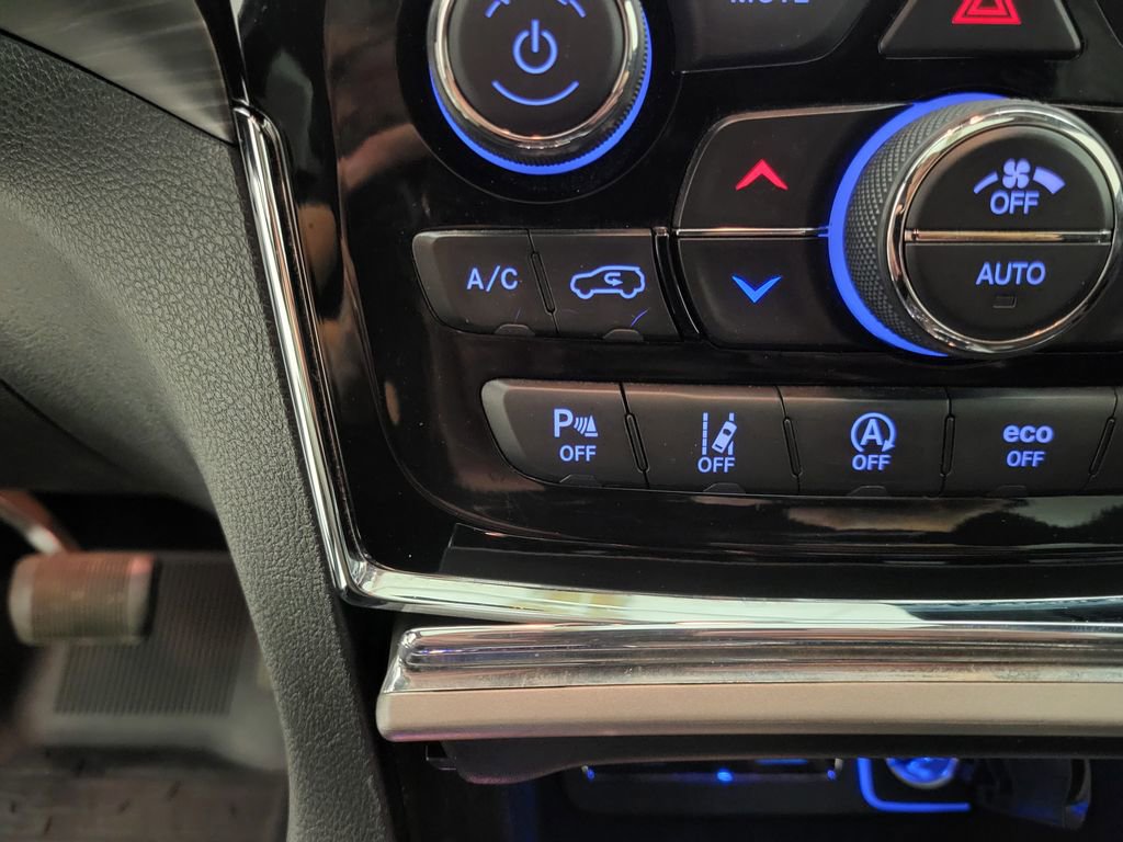 Used 2020 Jeep Grand Cherokee Laredo w/ Quick Order Package 2BN North image 10