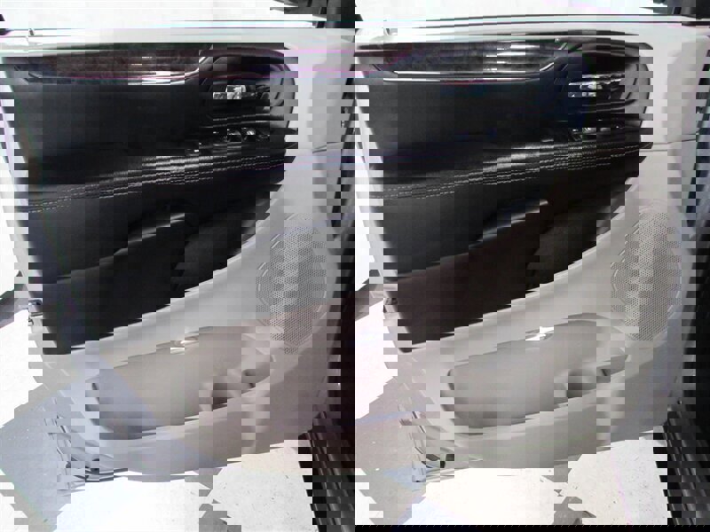 Used 2014 Chrysler Town & Country Touring image 95