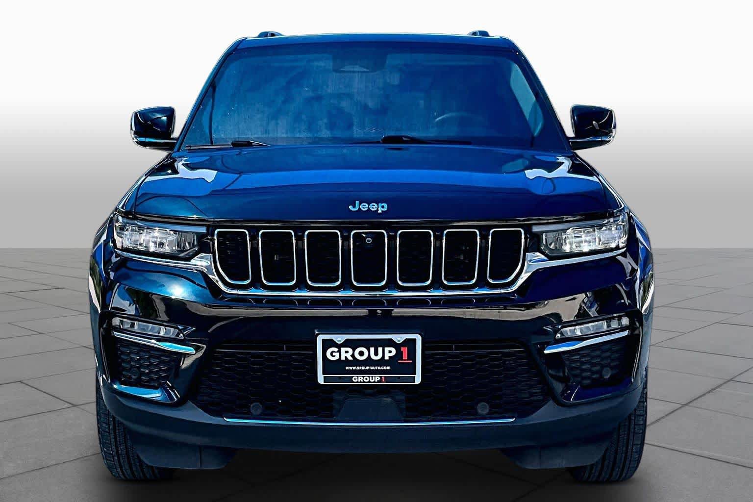Used 2023 Jeep Grand Cherokee Limited w/ Luxury Tech Group II RWD image 4