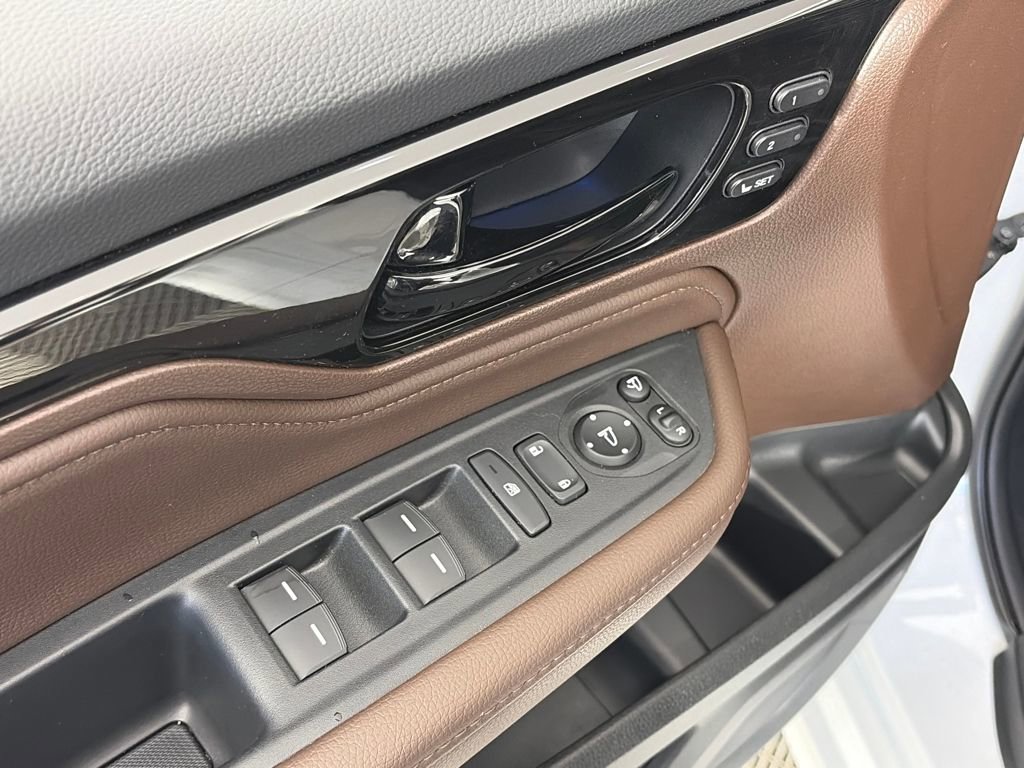 Used 2025 Honda Odyssey Elite image 24