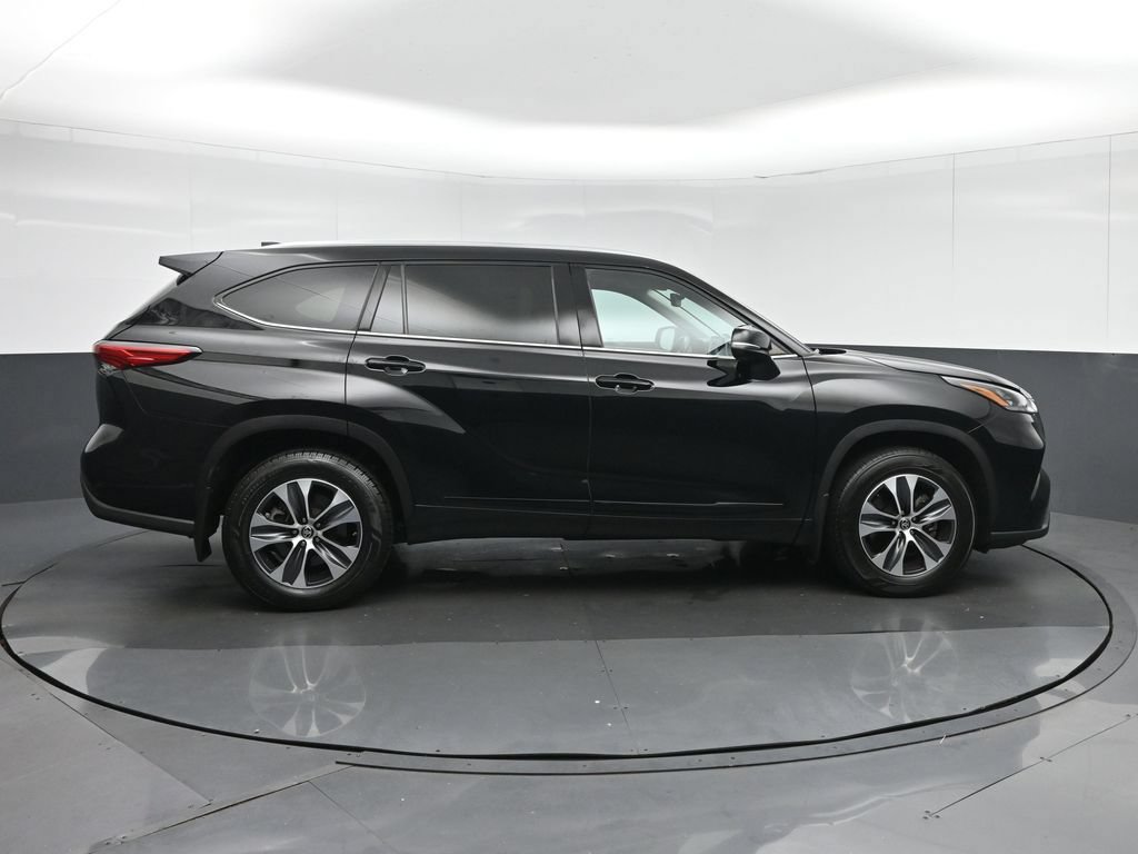 Used 2020 Toyota Highlander XLE AWD/4WD image 8