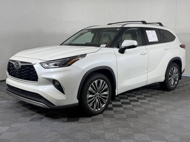 Used 2021 Toyota Highlander Platinum AWD/4WD image 2