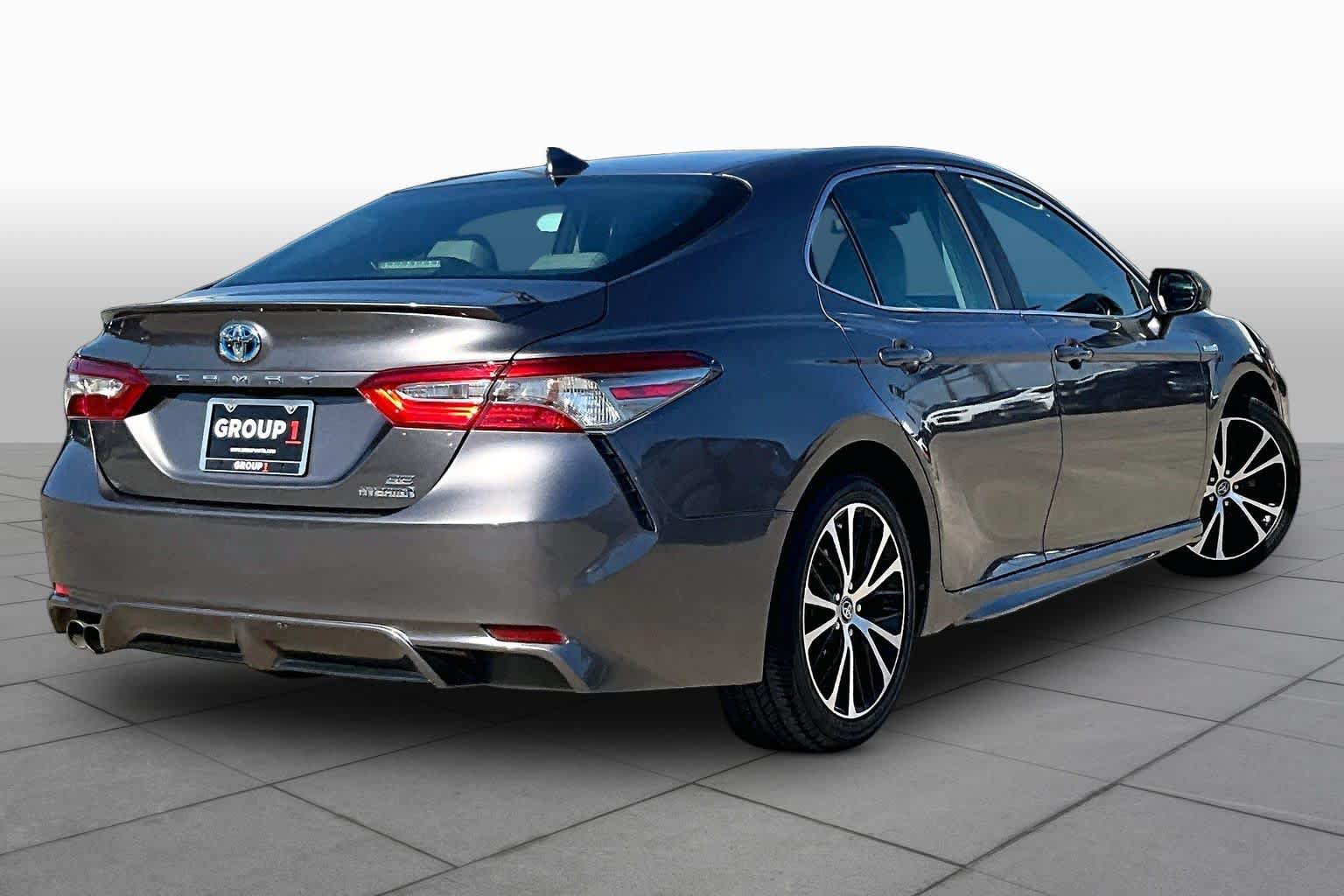 Used 2019 Toyota Camry SE FWD image 13