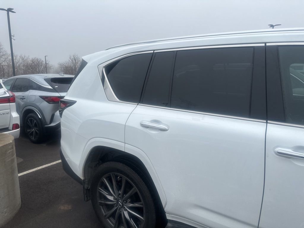 Used 2022 Lexus LX 600 F Sport image 11