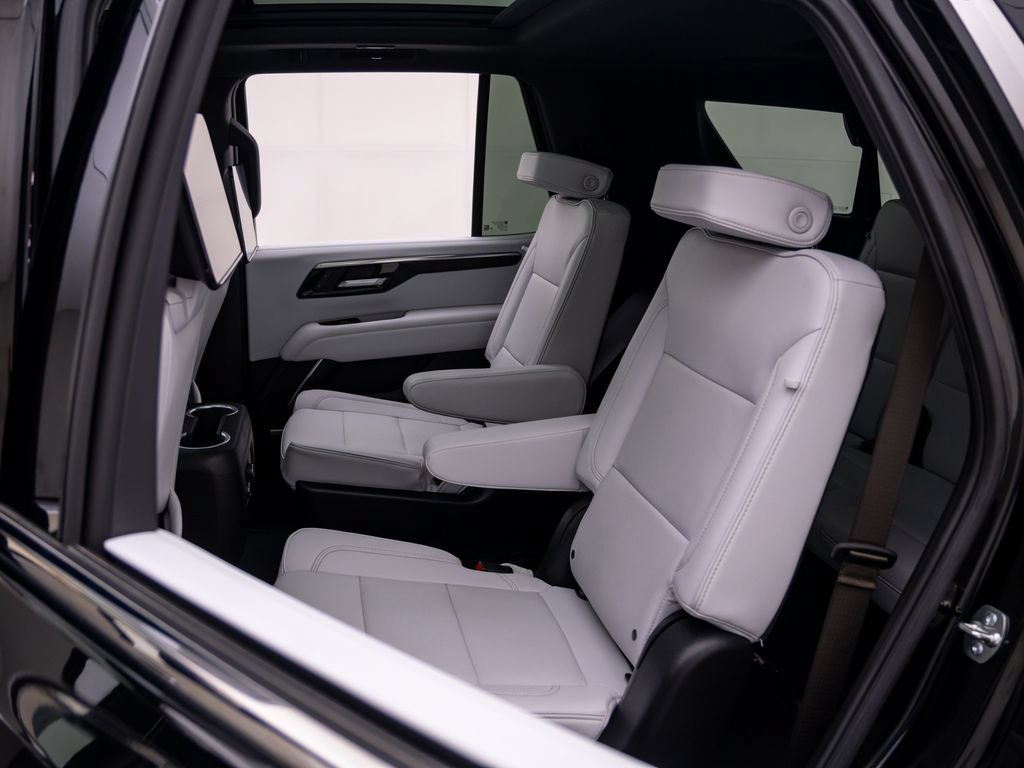 Used 2025 Chevrolet Tahoe Premier AWD/4WD image 17