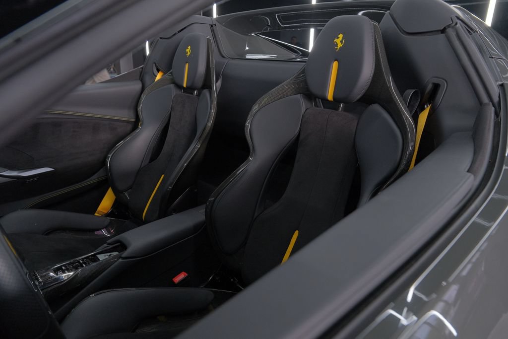 Used 2023 Ferrari 296 GTS RWD image 4