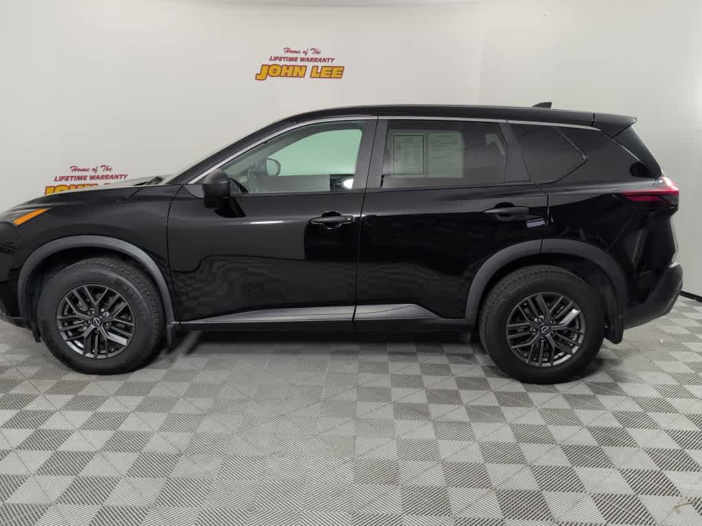 Used 2023 Nissan Rogue S AWD/4WD image 2