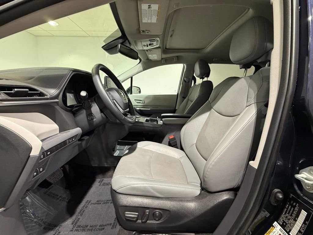 Certified 2024 Toyota Sienna Limited image 13