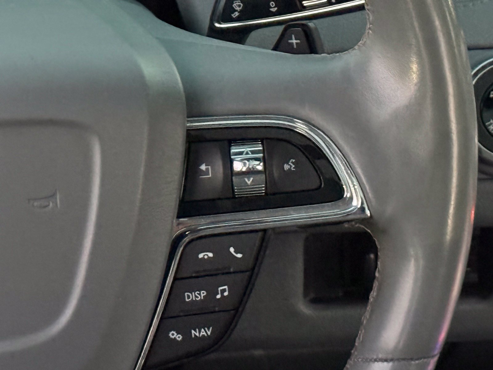 Used 2018 Lincoln Navigator Select RWD image 37