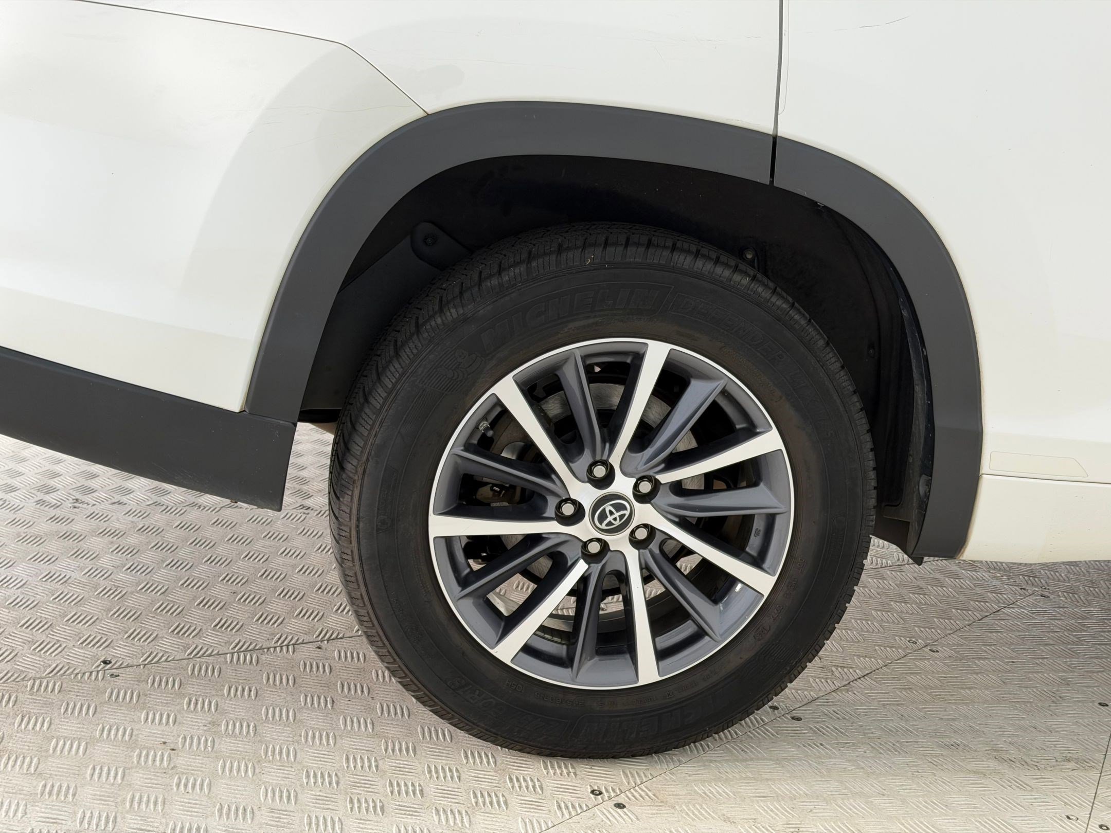 Used 2018 Toyota Highlander XLE image 12