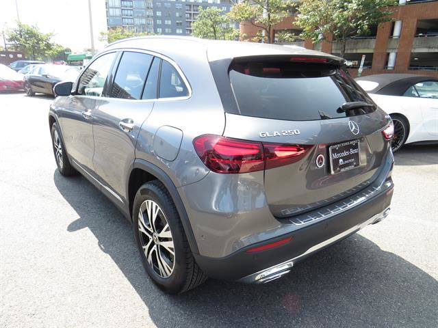 Used 2025 Mercedes-Benz GLA 250 4MATIC image 2