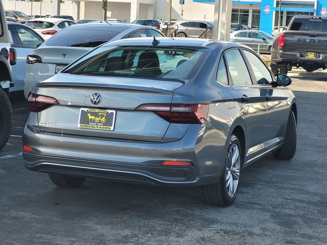 Used 2024 Volkswagen Jetta SE FWD image 4