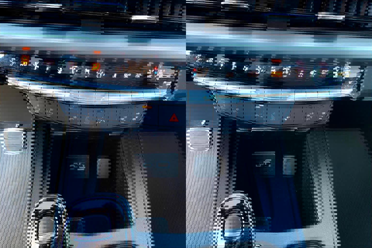 Used 2025 Cadillac XT4 Sport w/ LPO, Onyx Lite Package FWD image 34