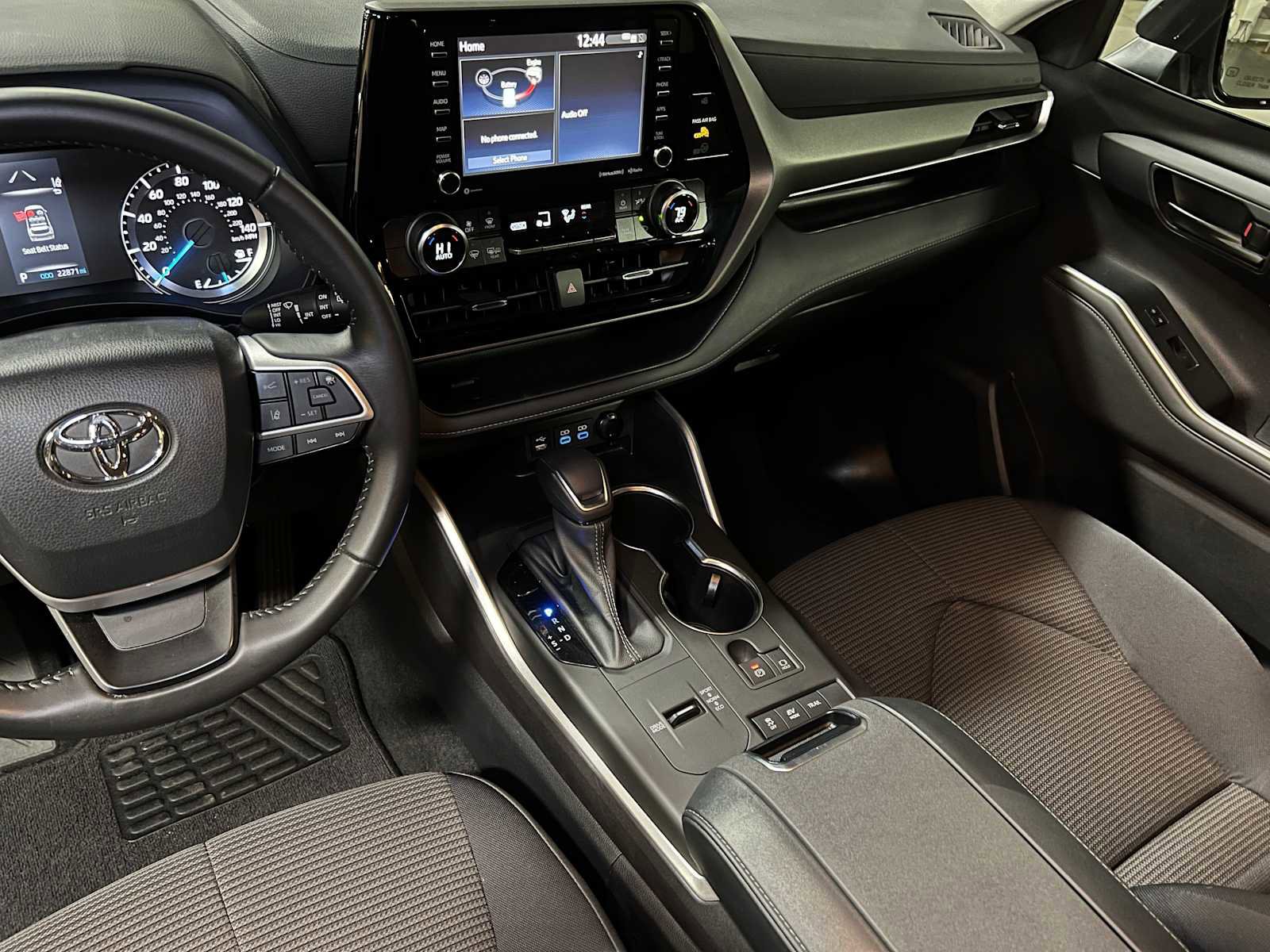 Used 2022 Toyota Highlander LE image 32