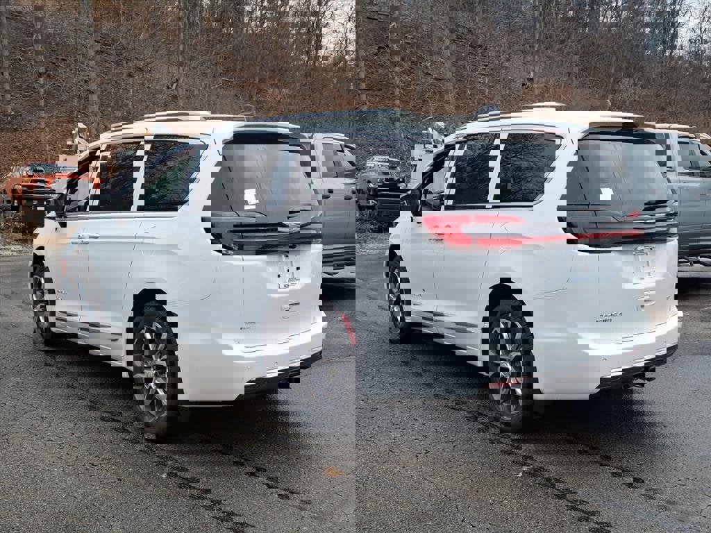 New 2026 Chrysler Pacifica Pinnacle image 3