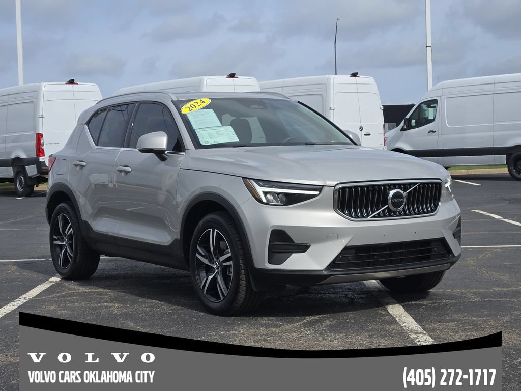 Certified 2025 Volvo XC40 B5 Core AWD/4WD image 2