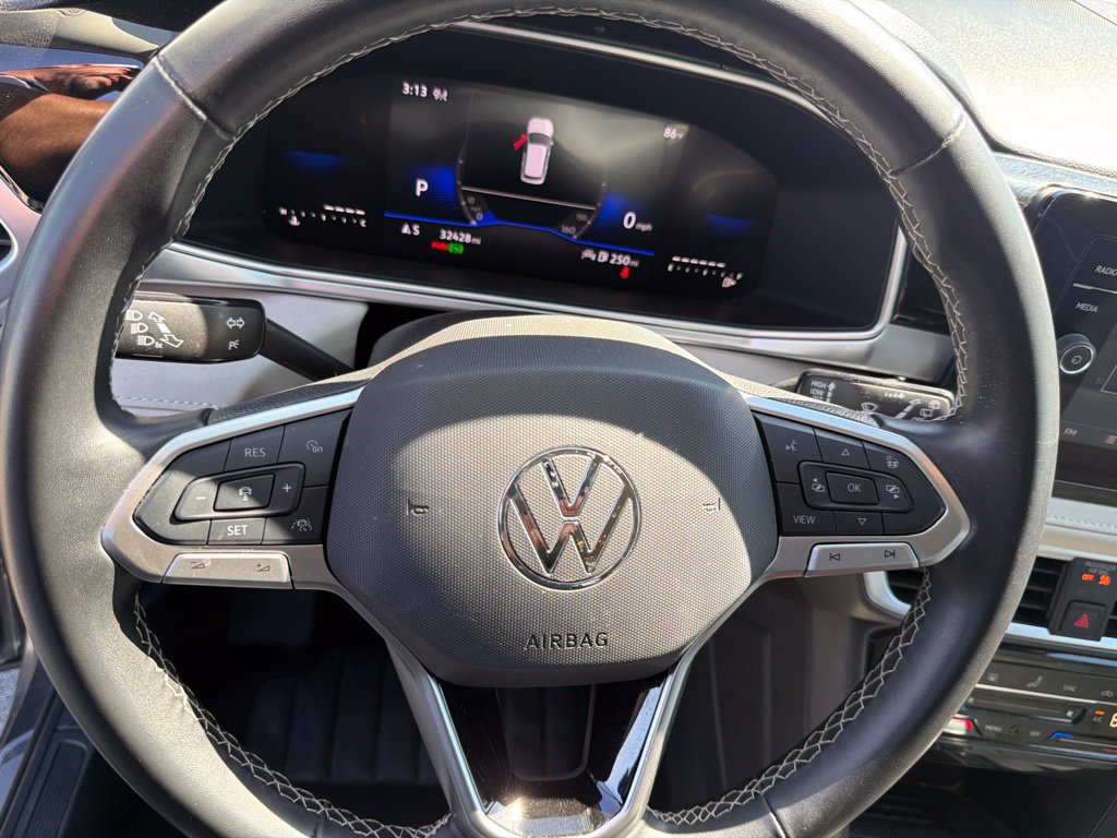 Used 2025 Volkswagen Taos SE AWD/4WD image 15