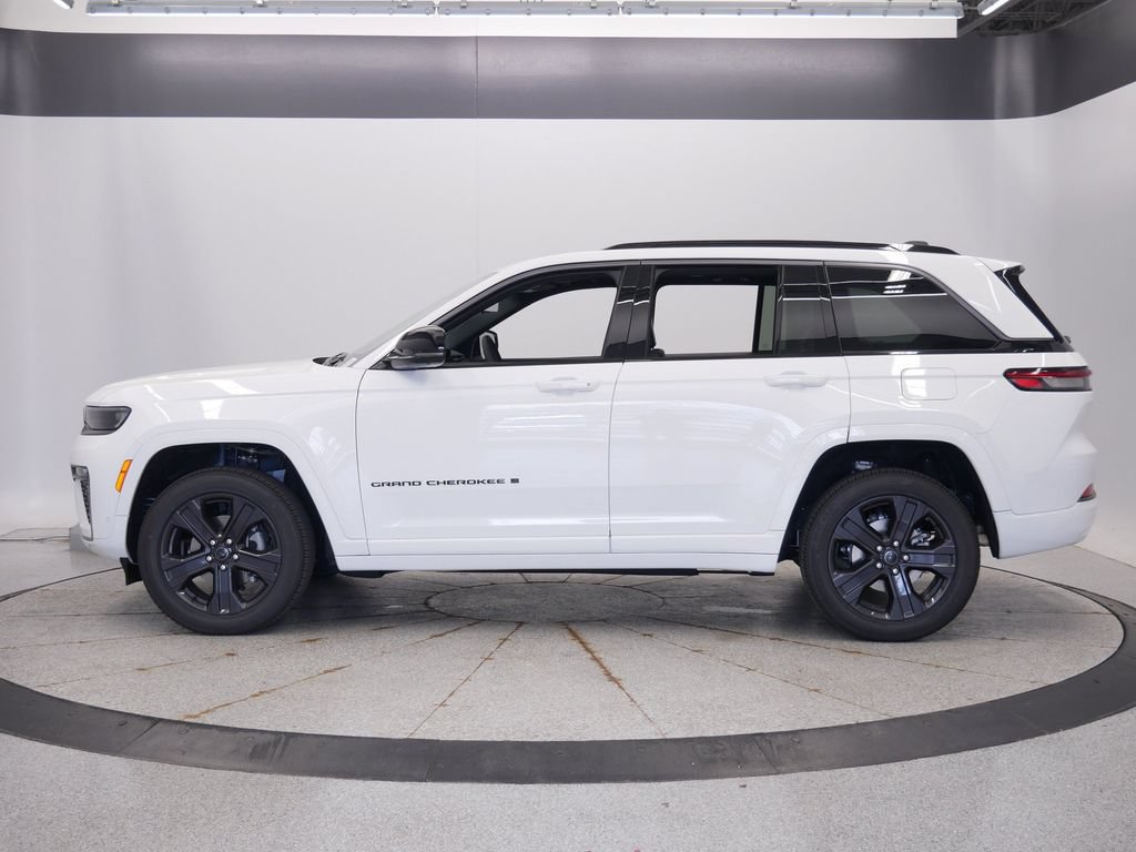 New 2027 Jeep Grand Cherokee Limited AWD/4WD image 2