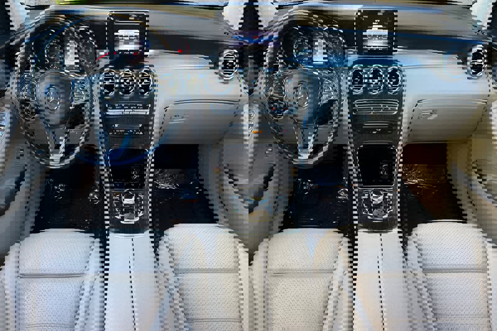 Used 2019 Mercedes-Benz GLC 300 4MATIC image 3