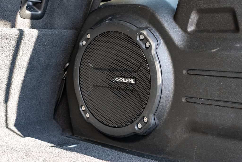 Used 2018 Jeep Wrangler Unlimited Sahara w/ Uconnect 4C Nav & Sound Group AWD/4WD image 9