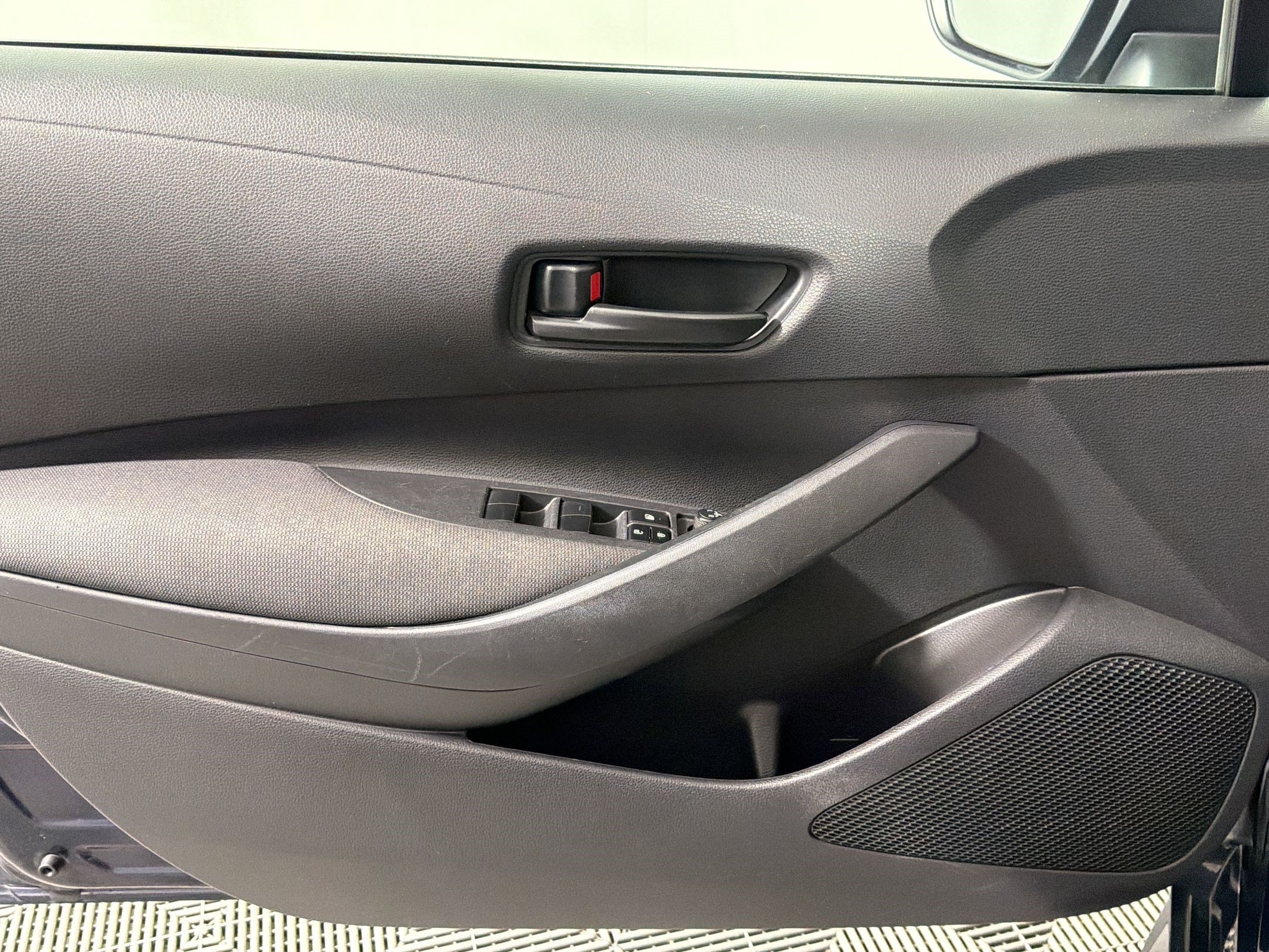 Used 2024 Toyota Corolla LE FWD image 12