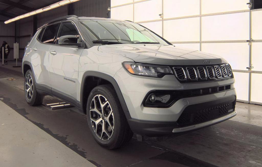 Used 2025 Jeep Compass Limited image 2
