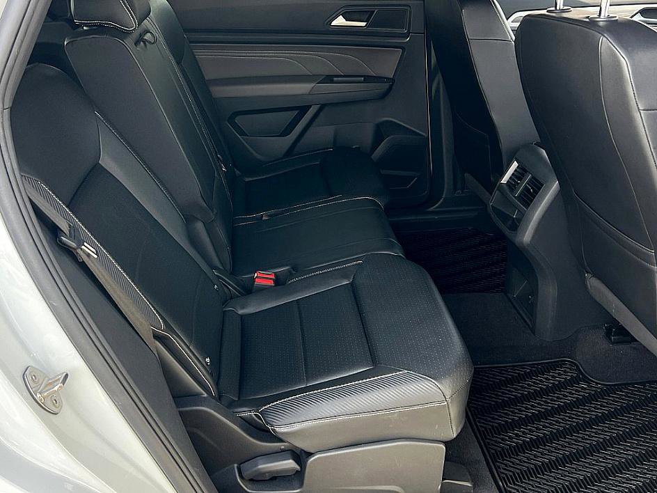 Used 2023 Volkswagen Atlas Cross Sport SE image 24