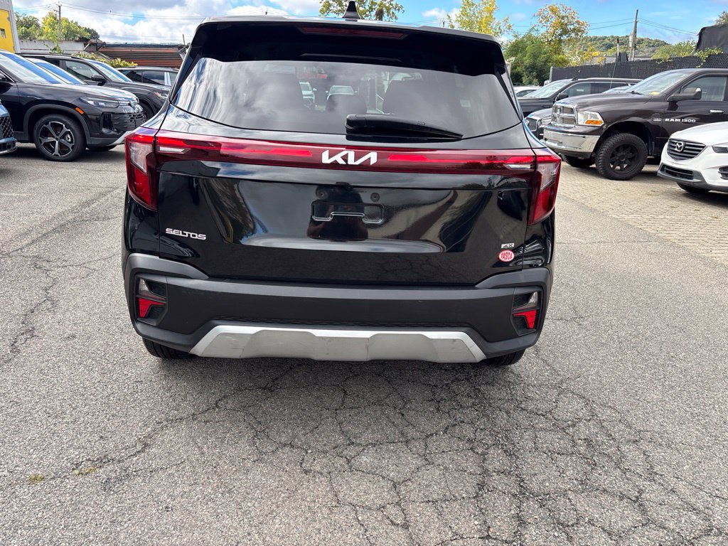 Used 2024 Kia Seltos LX AWD/4WD image 5