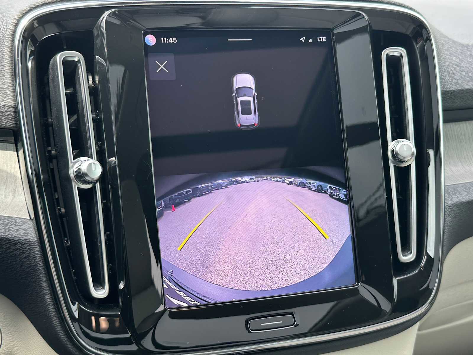 Certified 2023 Volvo XC40 B5 Plus w/ Protection Package Premier AWD/4WD image 27