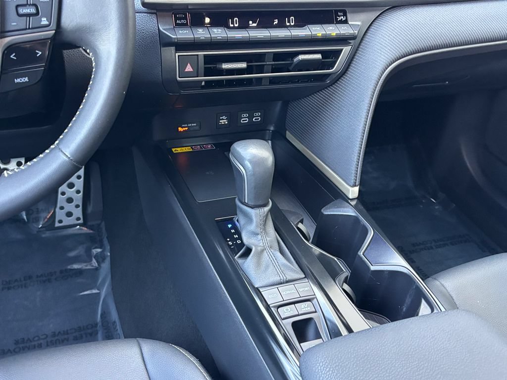 Used 2025 Toyota Camry SE FWD image 23