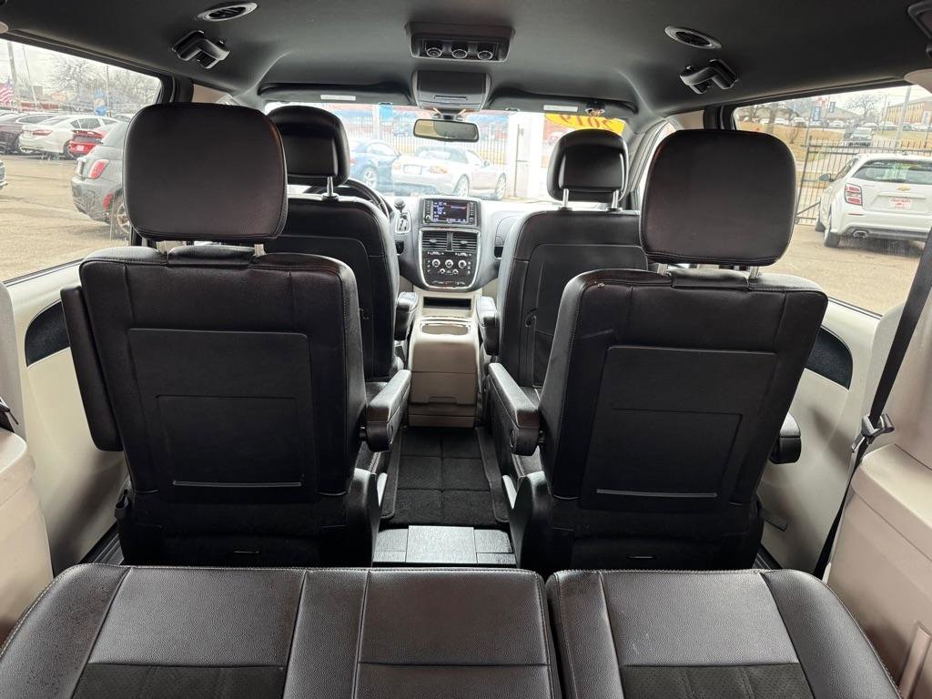 Used 2019 Dodge Grand Caravan SXT image 14