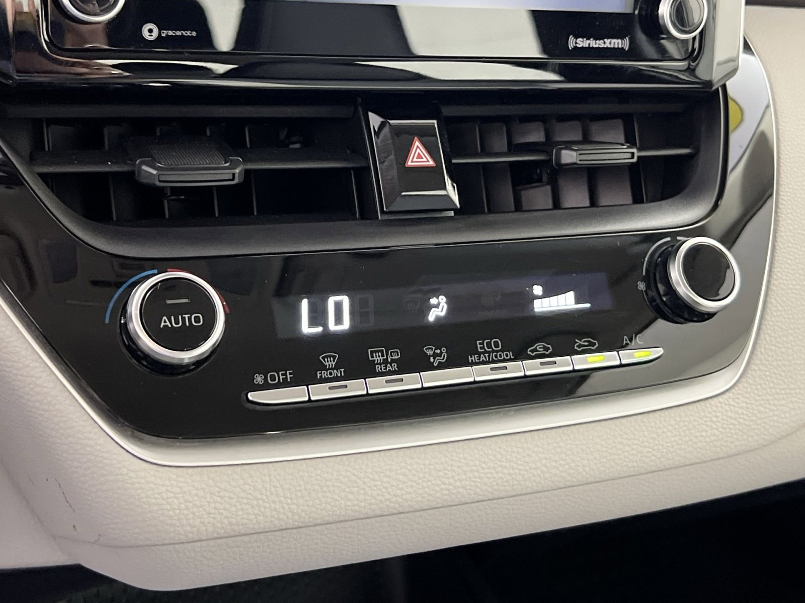 Used 2021 Toyota Corolla LE image 17