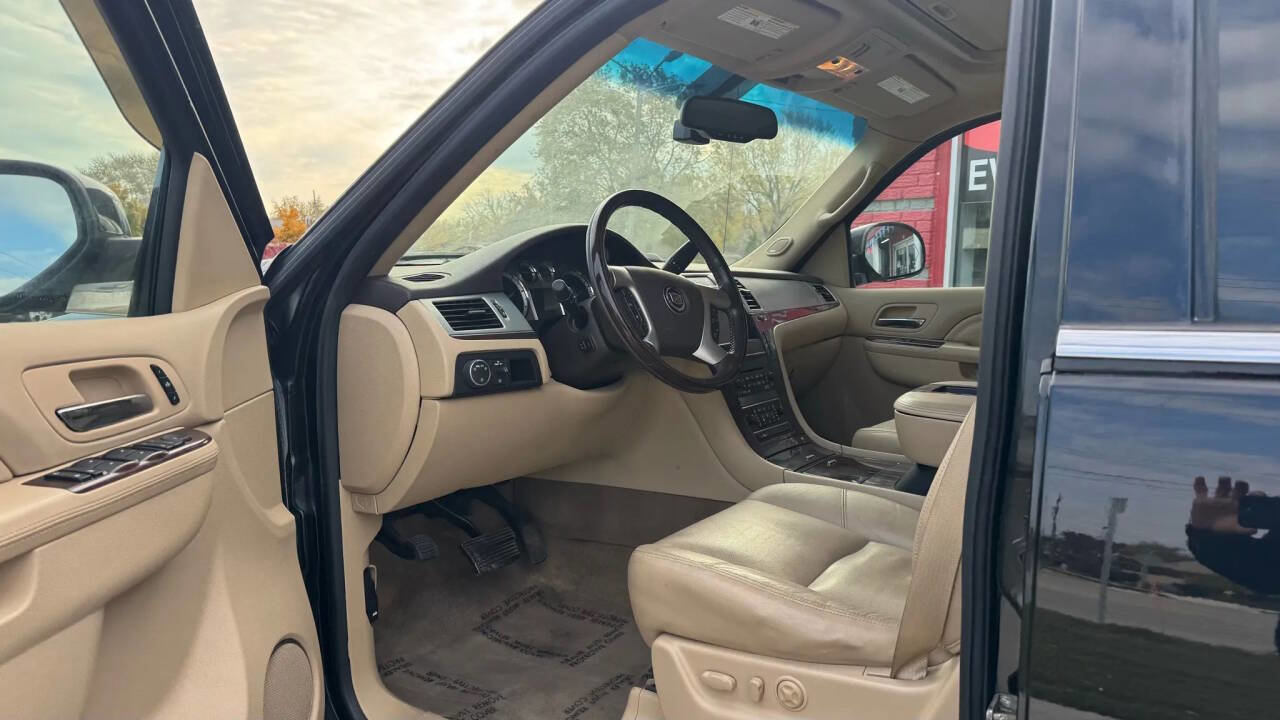 Used 2012 Cadillac Escalade EXT Luxury image 12