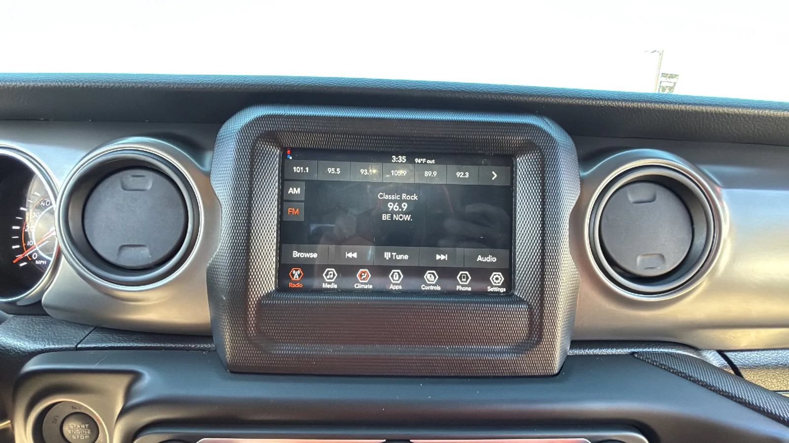 Used 2023 Jeep Gladiator Sport AWD/4WD image 14