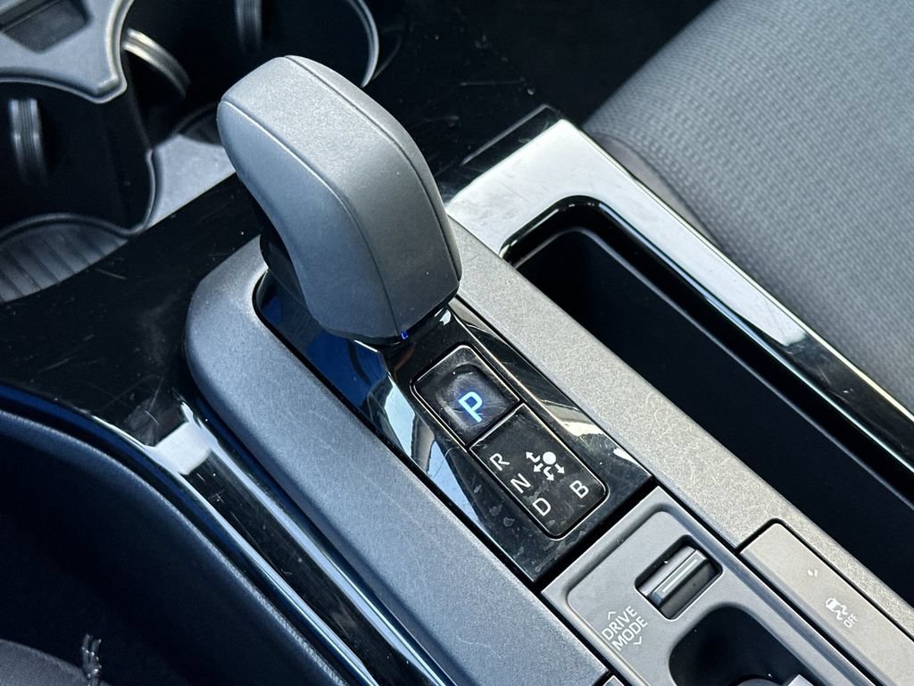 Certified 2025 Toyota Prius LE FWD image 22